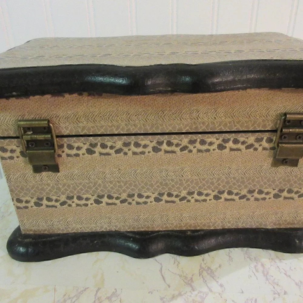 Jewelry Box lightweight wood lift top